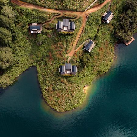 The Boato Hotel Guatapé Eksteriør billede Aerial view of the lake