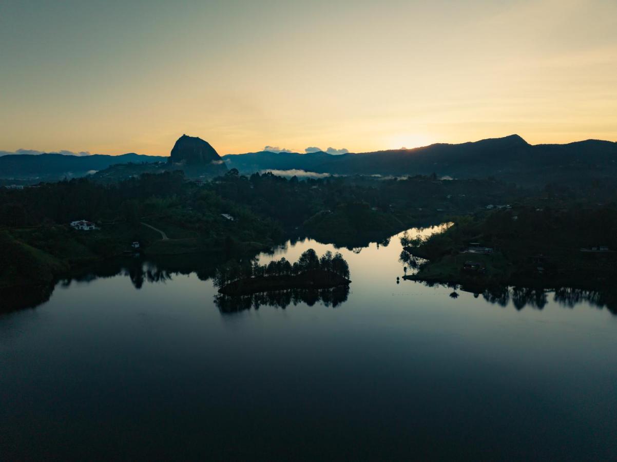 The Boato Hotel Guatapé Eksteriør billede Aerial view of Lake Moogerah