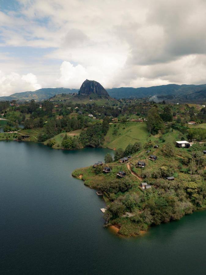 The Boato Hotel Guatapé Eksteriør billede View of the town of Guatapé and the rock of Guatapé
