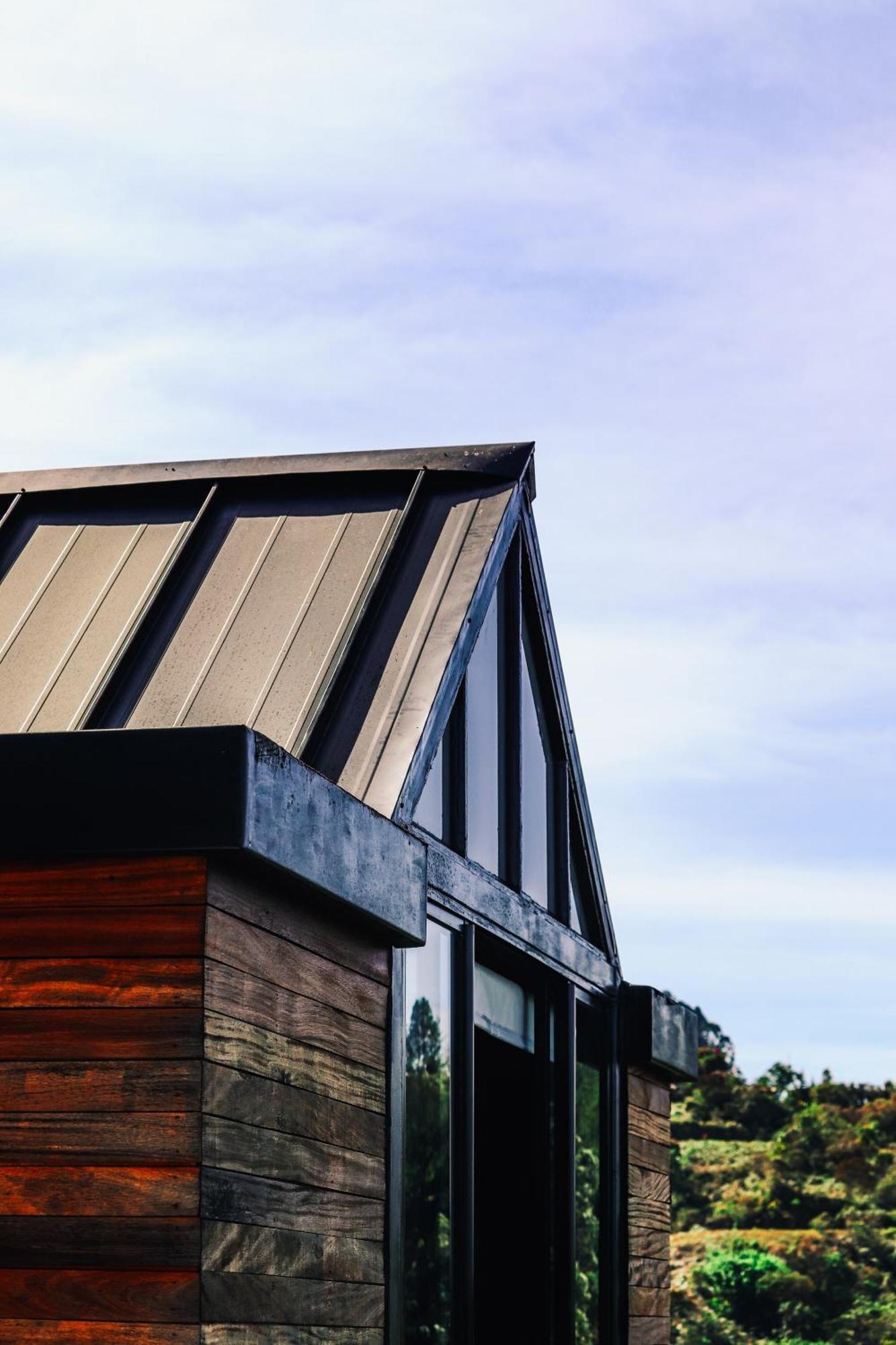 The Boato Hotel Guatapé Eksteriør billede Standing seam metal roofing