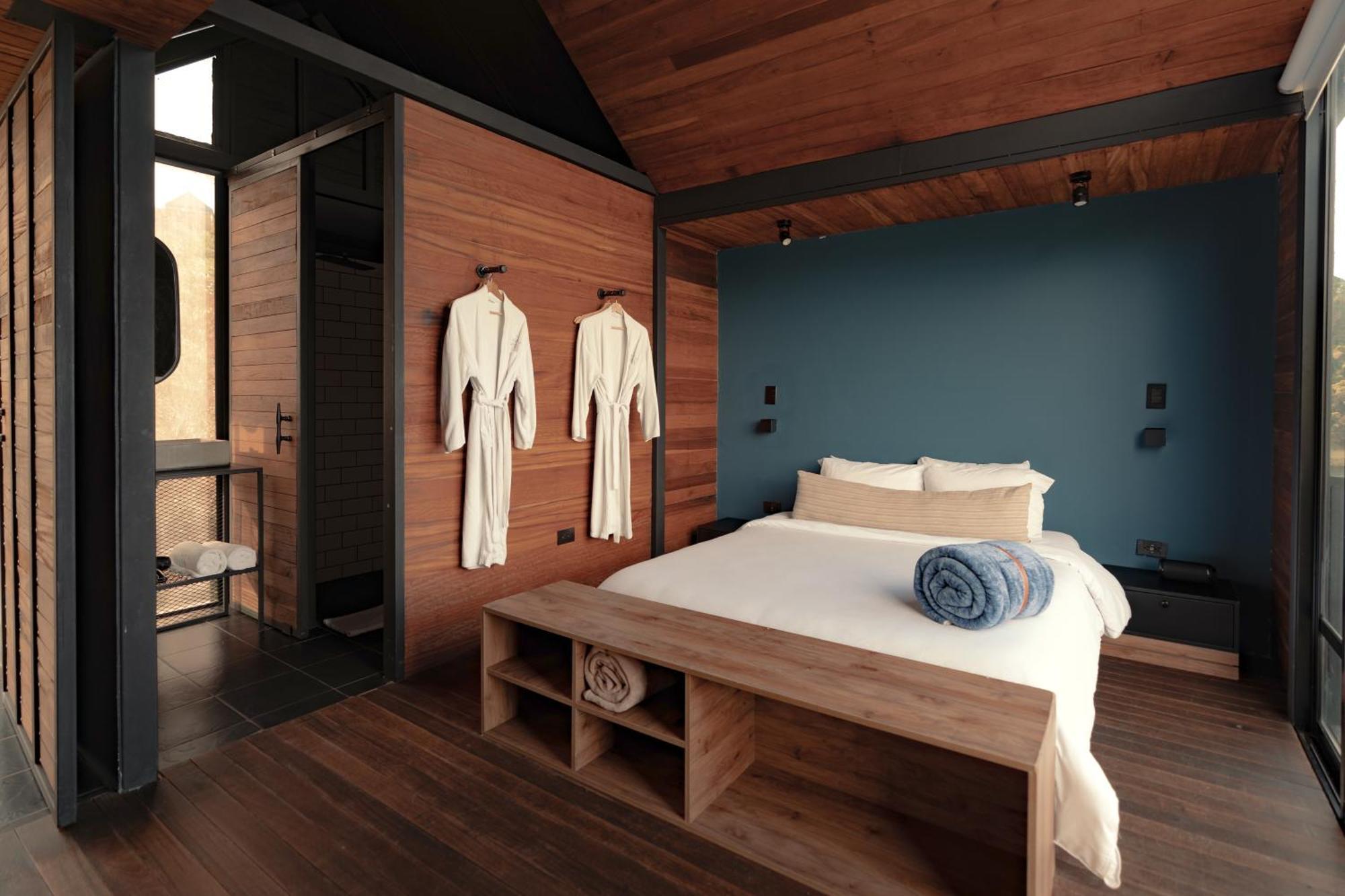 The Boato Hotel Guatapé Eksteriør billede A bedroom at the hotel
