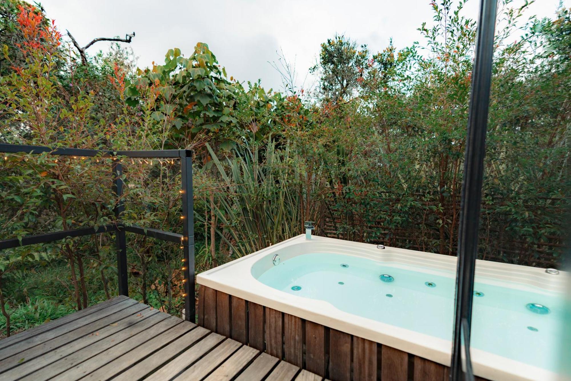 The Boato Hotel Guatapé Eksteriør billede A hot tub